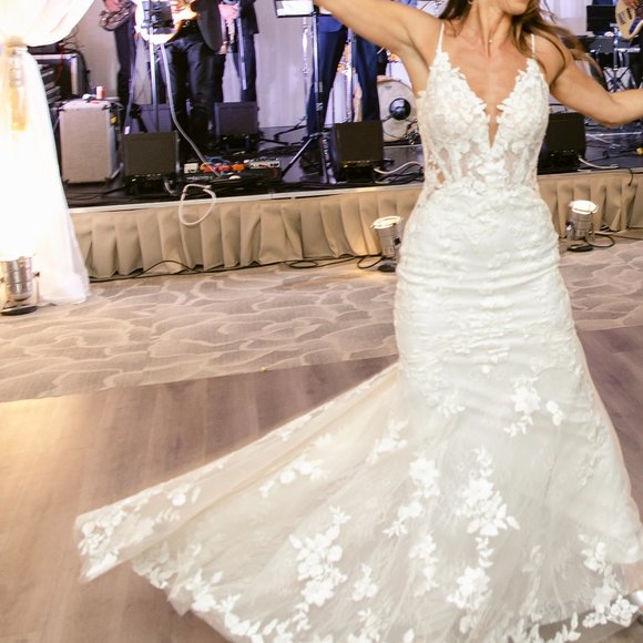 Enzoani Love Alara Fit and Flare Wedding Dress - Picture 9 of 11